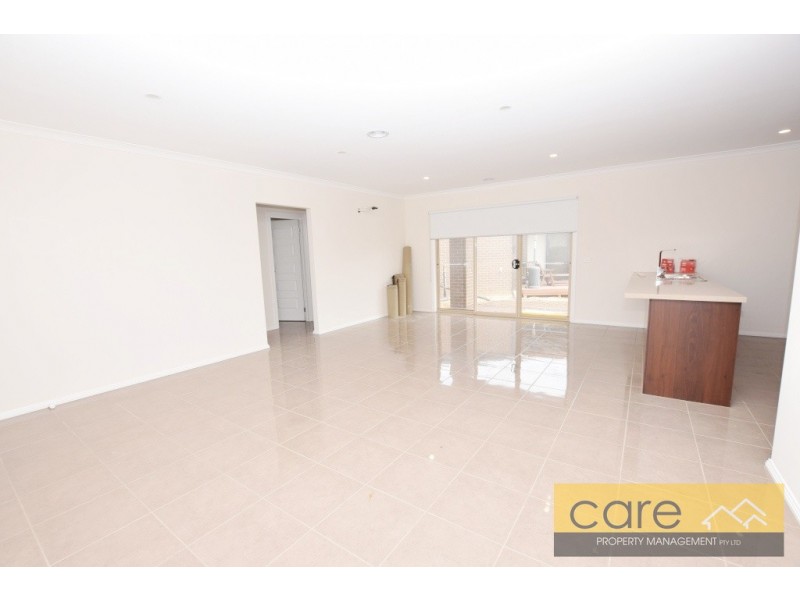 5 Stature Ave, Clyde North VIC 3978