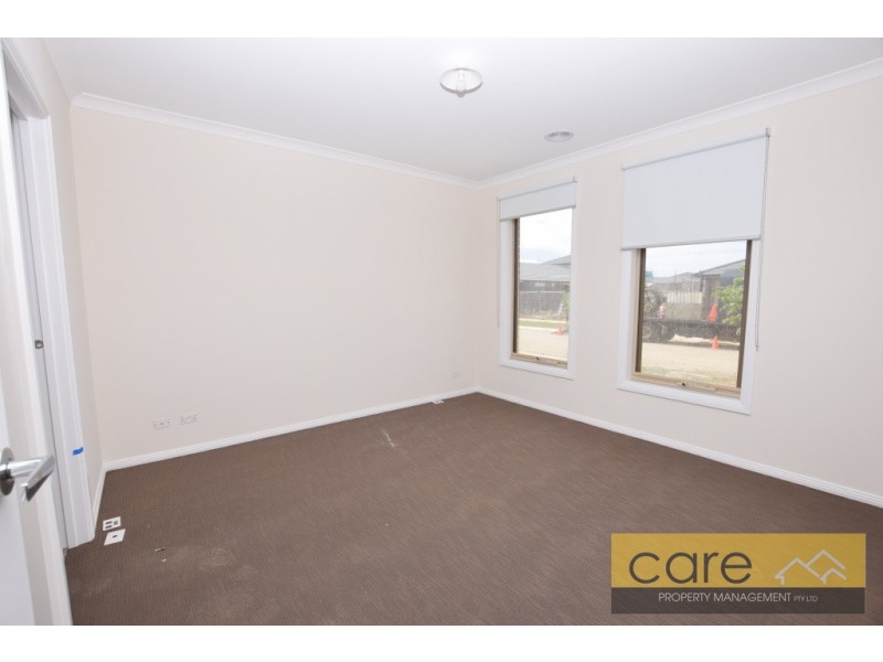 5 Stature Ave, Clyde North VIC 3978