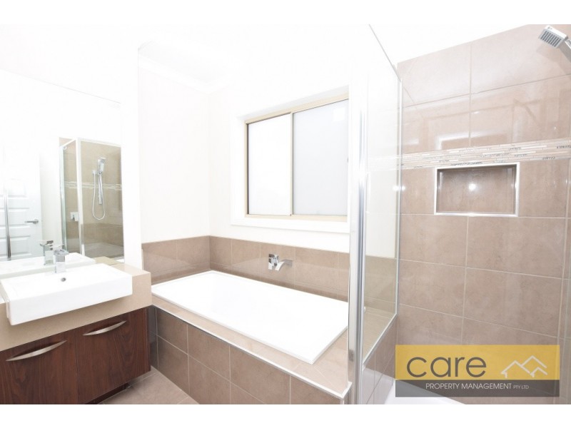 5 Stature Ave, Clyde North VIC 3978