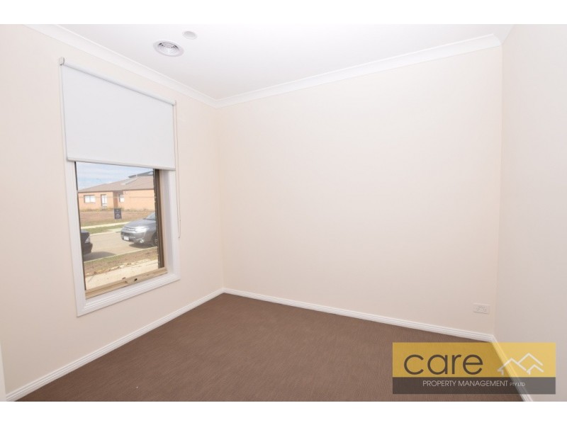 5 Stature Ave, Clyde North VIC 3978