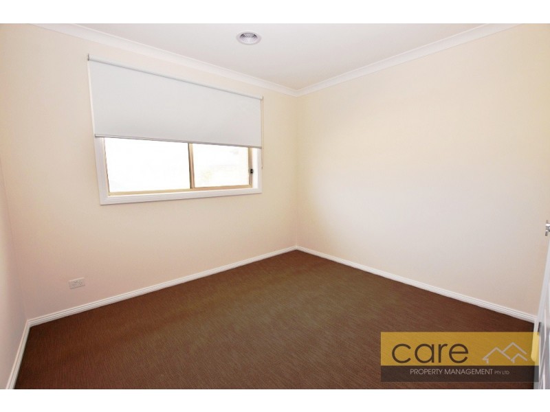 5 Stature Ave, Clyde North VIC 3978