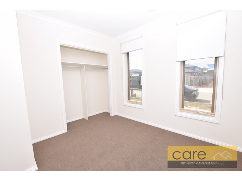 5 Stature Ave, Clyde North VIC 3978