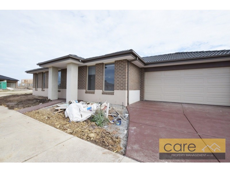 5 Stature Ave, Clyde North VIC 3978