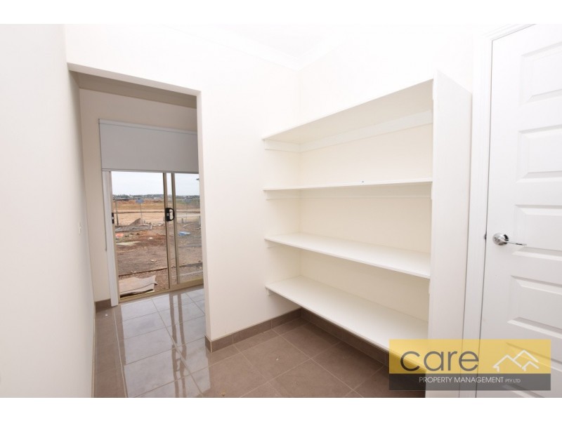 5 Stature Ave, Clyde North VIC 3978