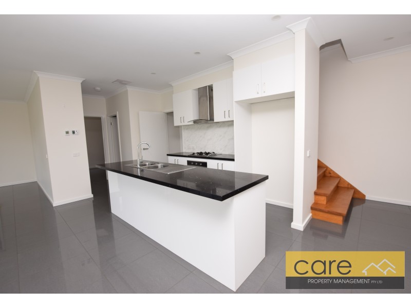 102 A Oaktree Drive, Hampton Park VIC 3976