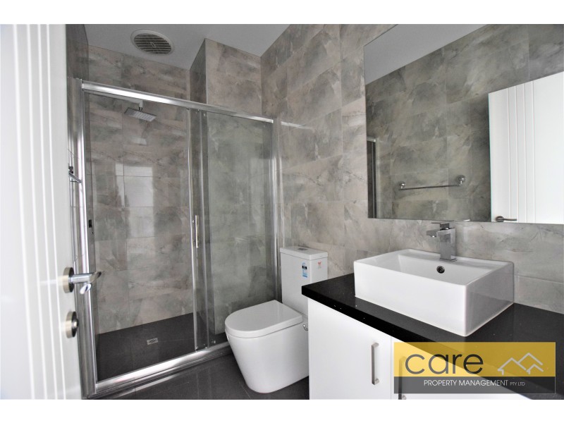 102 A Oaktree Drive, Hampton Park VIC 3976