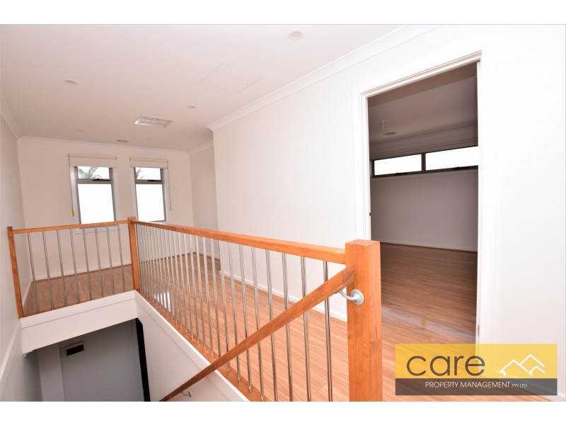 102 A Oaktree Drive, Hampton Park VIC 3976