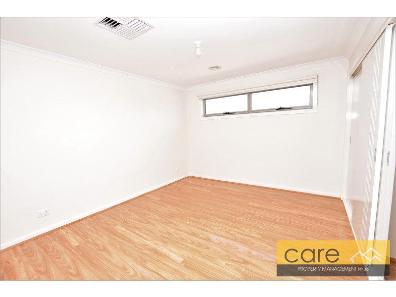 102 A Oaktree Drive, Hampton Park VIC 3976