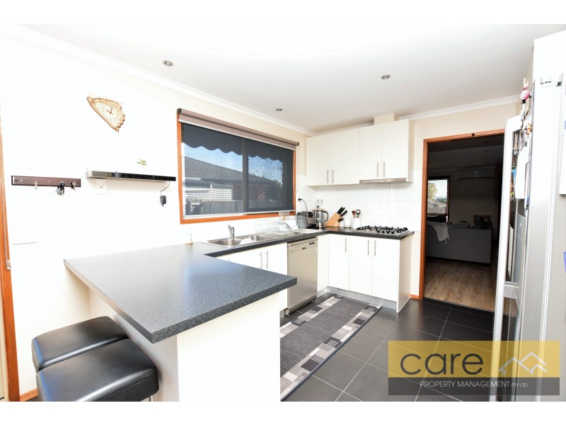 8 Kylie Court, Hampton Park VIC 3976