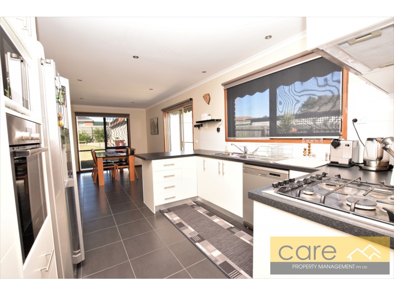 8 Kylie Court, Hampton Park VIC 3976