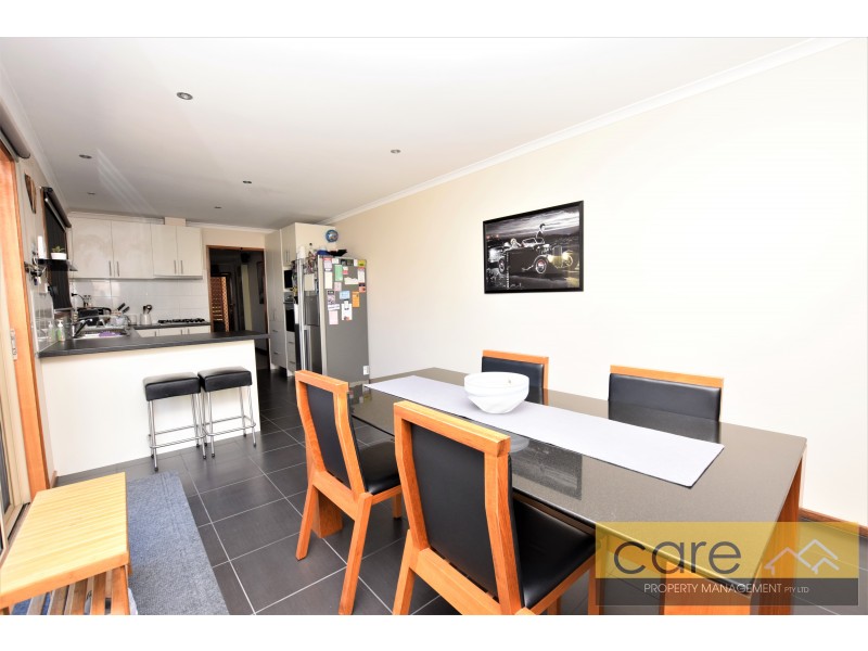 8 Kylie Court, Hampton Park VIC 3976