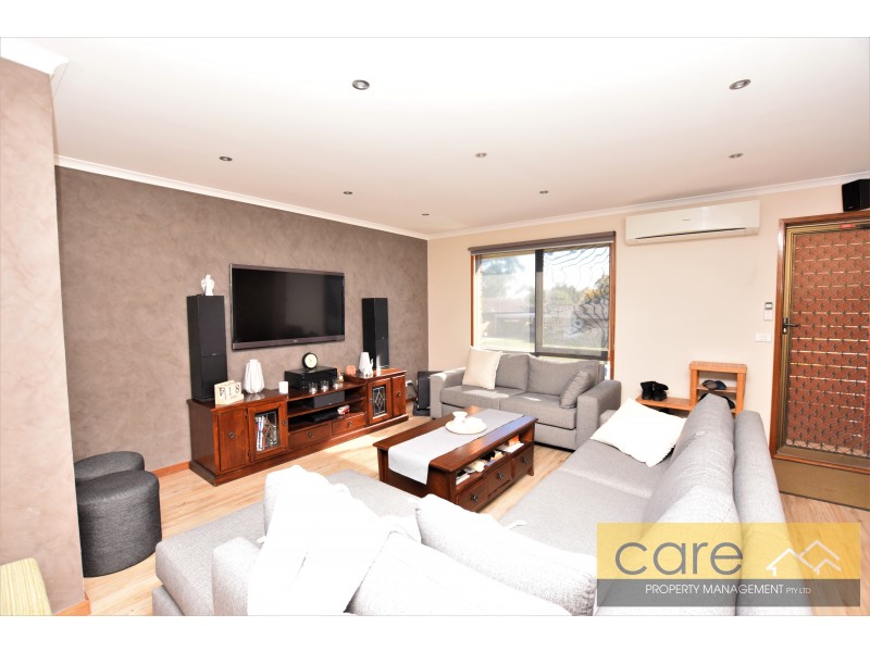 8 Kylie Court, Hampton Park VIC 3976