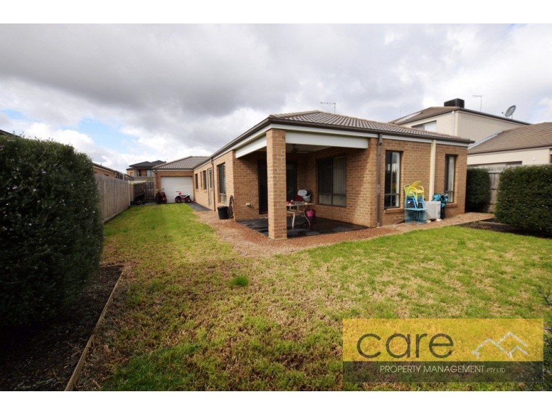 5 Waltzing Drive, Lynbrook VIC 3975