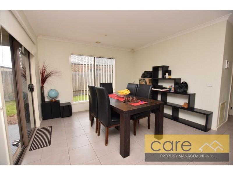 5 Waltzing Drive, Lynbrook VIC 3975