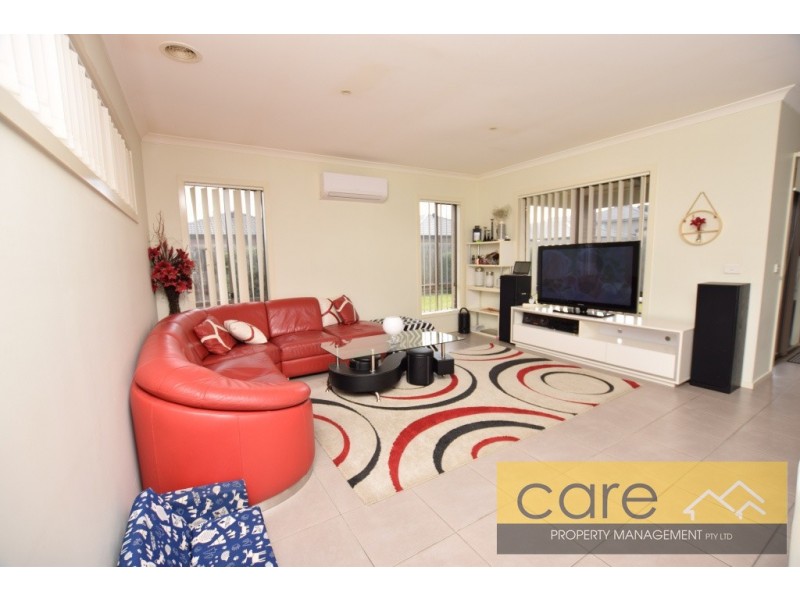 5 Waltzing Drive, Lynbrook VIC 3975