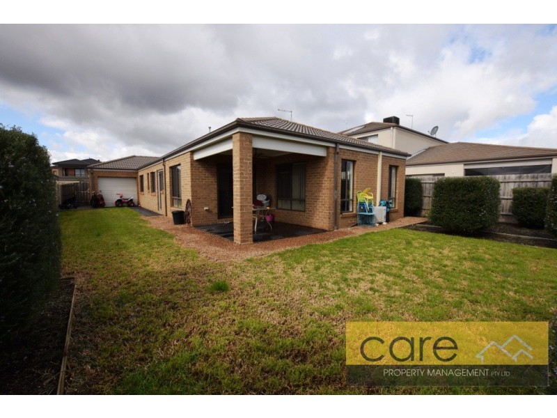 5 Waltzing Drive, Lynbrook VIC 3975