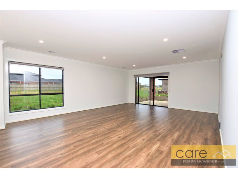 29 Mcnaughton Crescent, Berwick VIC 3806