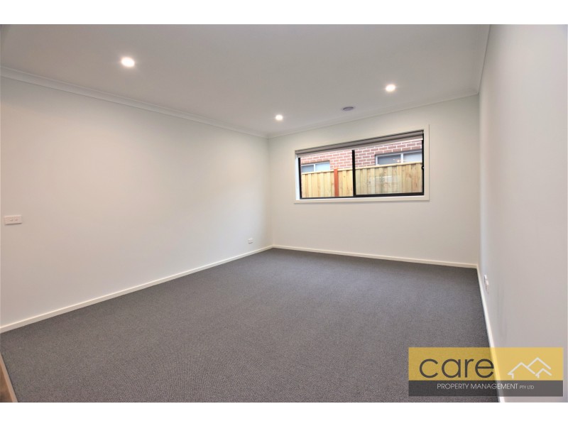 29 Mcnaughton Crescent, Berwick VIC 3806