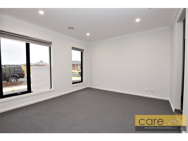 29 Mcnaughton Crescent, Berwick VIC 3806