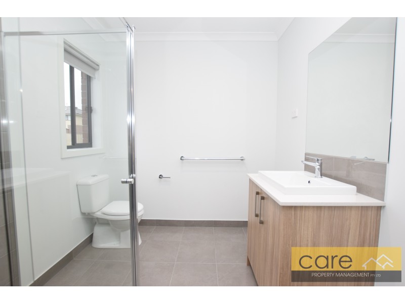 29 Mcnaughton Crescent, Berwick VIC 3806