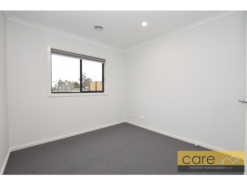 29 Mcnaughton Crescent, Berwick VIC 3806