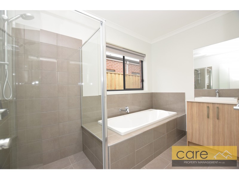 29 Mcnaughton Crescent, Berwick VIC 3806