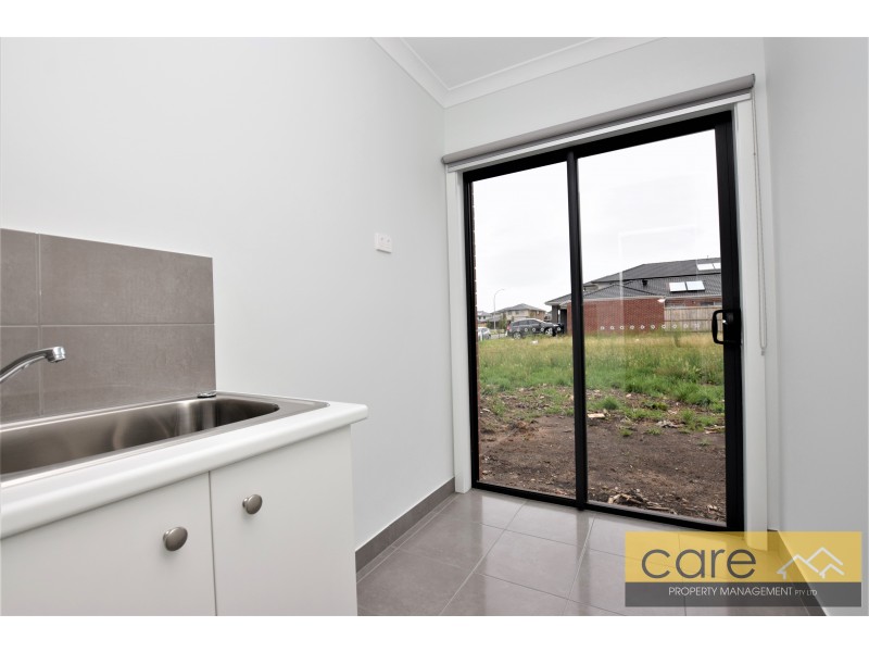 29 Mcnaughton Crescent, Berwick VIC 3806