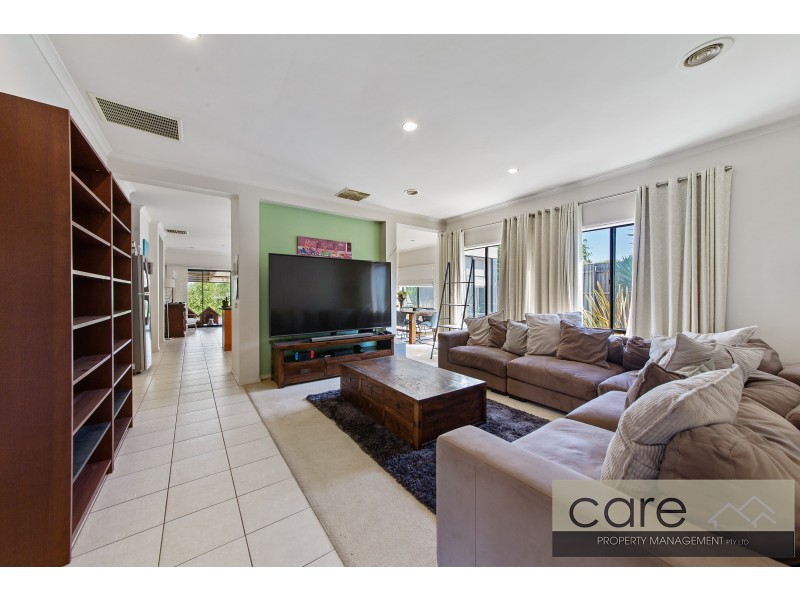 36 Caversham Terrace, Lynbrook VIC 3975