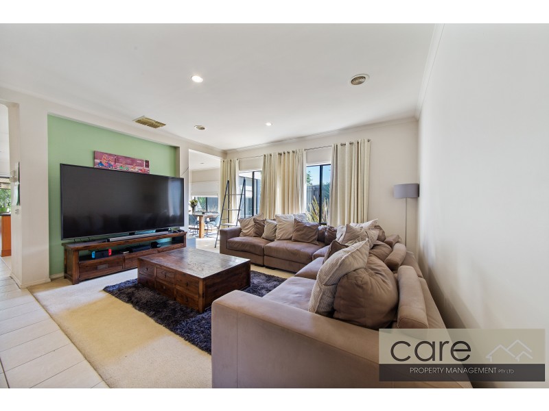 36 Caversham Terrace, Lynbrook VIC 3975