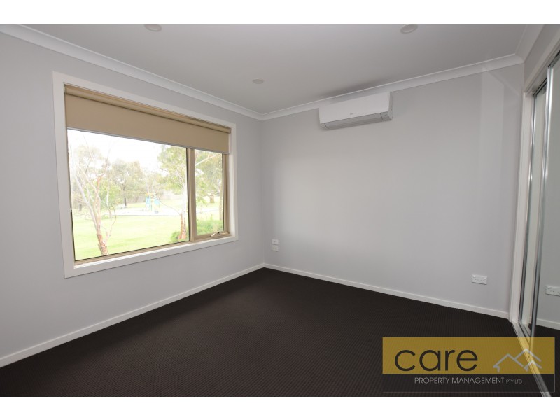 2/127 Fordholm Road, Hampton Park VIC 3976