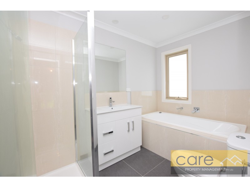 2/127 Fordholm Road, Hampton Park VIC 3976