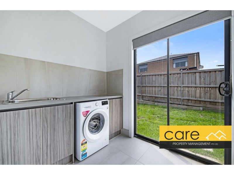91 Deoro Parade, Clyde North VIC 3978