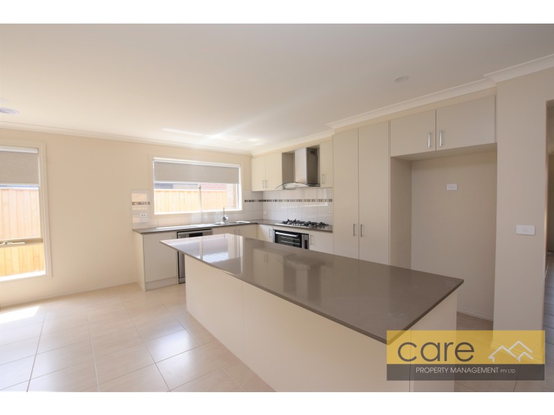 84 COCHIN DRIVE, Clyde North VIC 3978