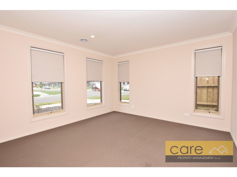 84 COCHIN DRIVE, Clyde North VIC 3978