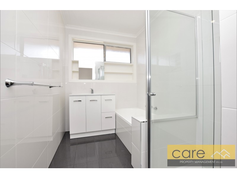 5 Vanessa Drive, Hampton Park VIC 3976