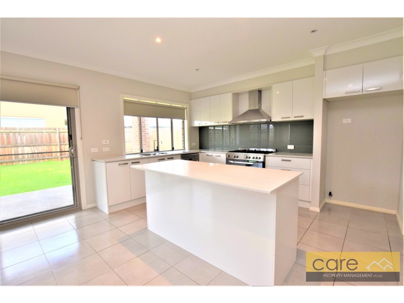 27 Joanne Way, Officer VIC 3809