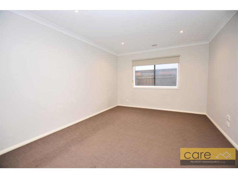 27 Joanne Way, Officer VIC 3809