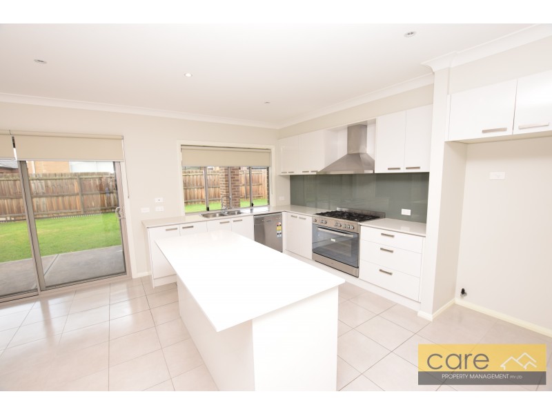 27 Joanne Way, Officer VIC 3809