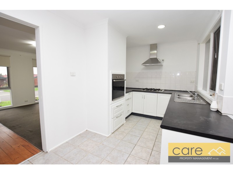 8 Edith Rise, Hampton Park VIC 3976