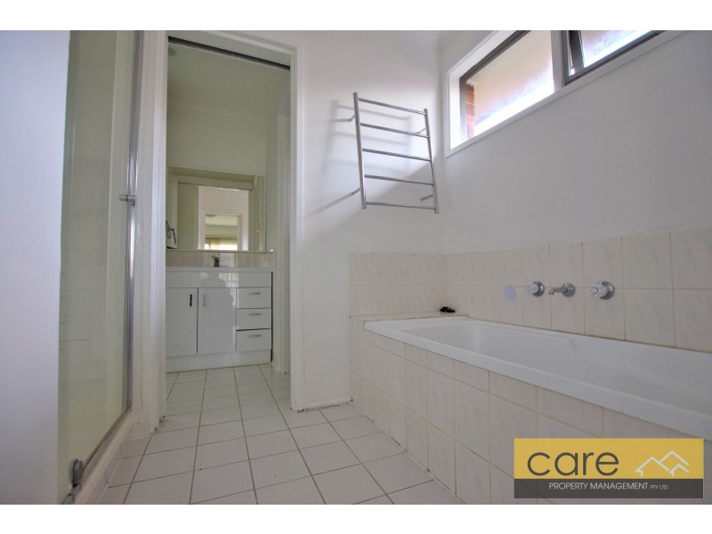 8 Edith Rise, Hampton Park VIC 3976