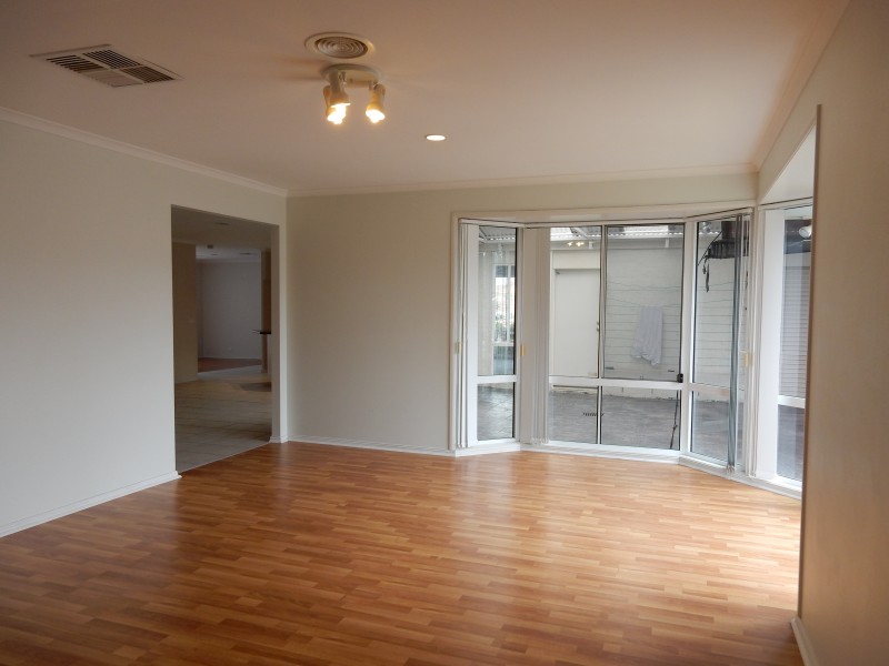 10 Hadley Circle, Narre Warren South VIC 3805