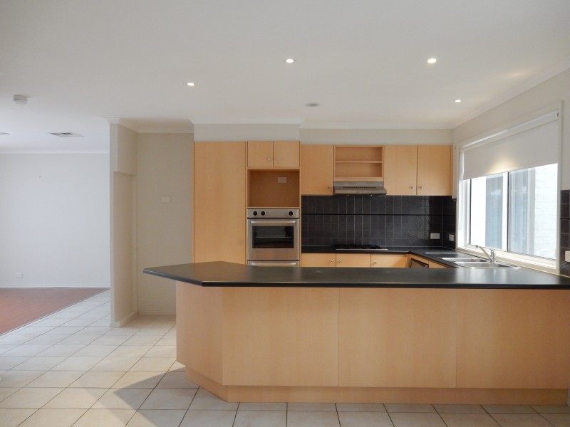 10 Hadley Circle, Narre Warren South VIC 3805