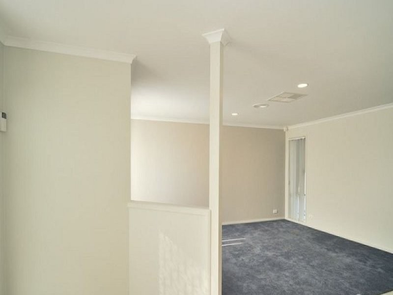 10 Hadley Circle, Narre Warren South VIC 3805