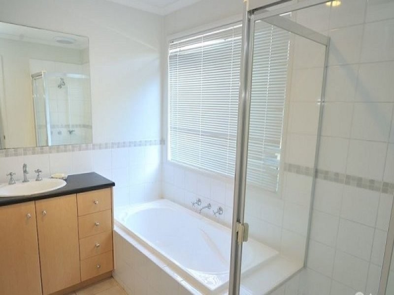 10 Hadley Circle, Narre Warren South VIC 3805