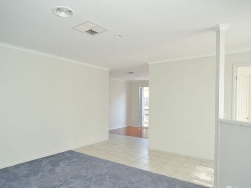 10 Hadley Circle, Narre Warren South VIC 3805