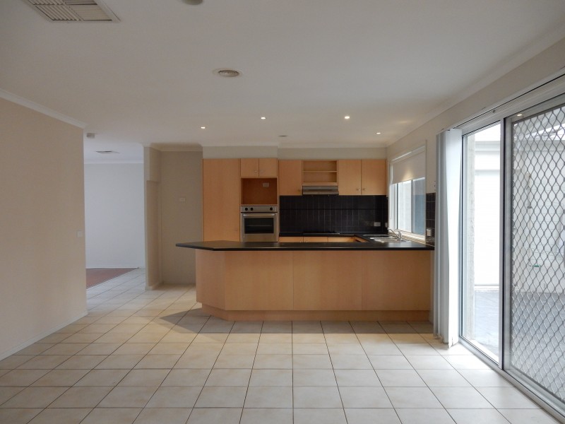 10 Hadley Circle, Narre Warren South VIC 3805