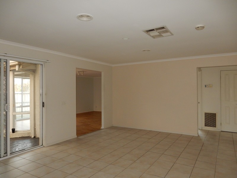 10 Hadley Circle, Narre Warren South VIC 3805