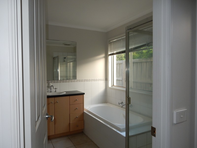 10 Hadley Circle, Narre Warren South VIC 3805