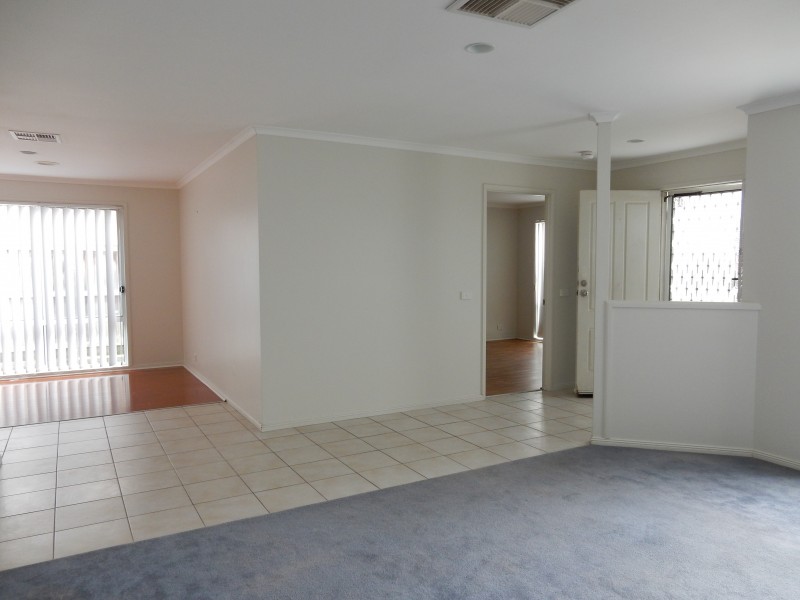 10 Hadley Circle, Narre Warren South VIC 3805