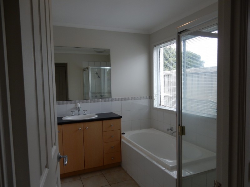 10 Hadley Circle, Narre Warren South VIC 3805